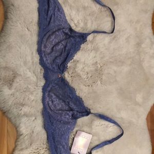 “Savage” lace bra NWTO.size 36C